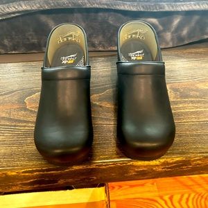 Dansko men’s clogs XP 20 which is the shorter heel clog size 10.5